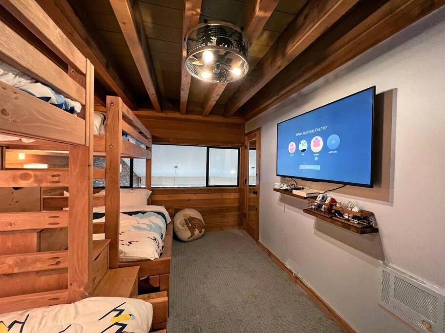 Gondola Chalet -new Luxury 5 Bdrm @ Canyon Lodge, Steam Chalet