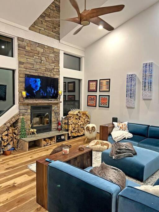 Gondola Chalet -new Luxury 5 Bdrm @ Canyon Lodge, Steam Chalet Mammoth Lakes