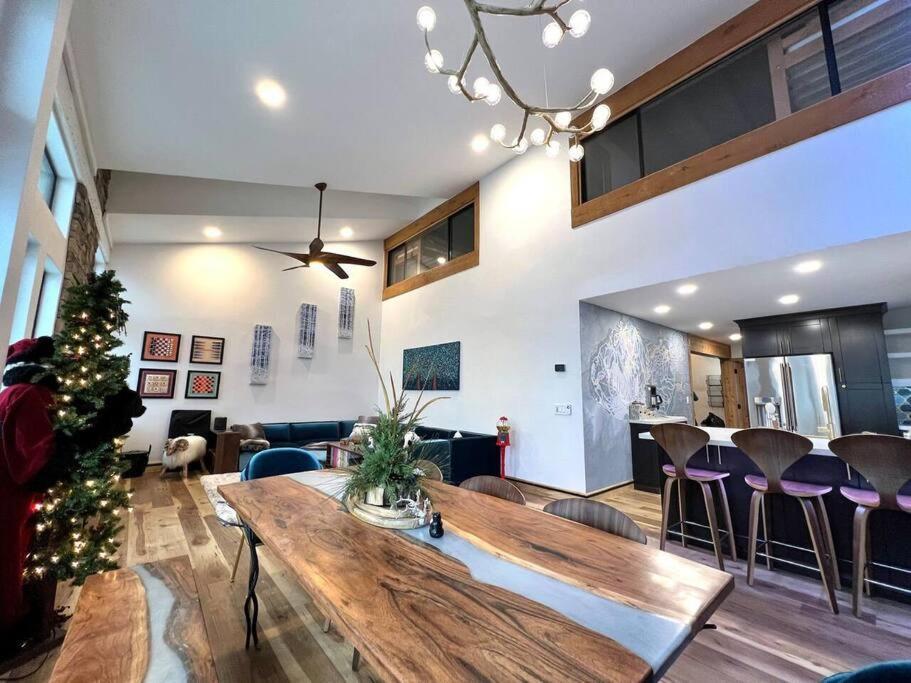 Chalet Gondola Chalet -new Luxury 5 Bdrm @ Canyon Lodge, Steam Mammoth Lakes