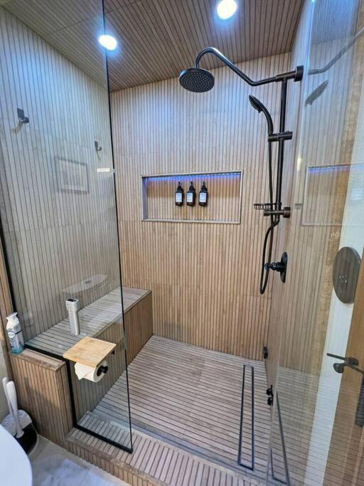 Chalet Gondola Chalet -new Luxury 5 Bdrm @ Canyon Lodge, Steam Mammoth Lakes