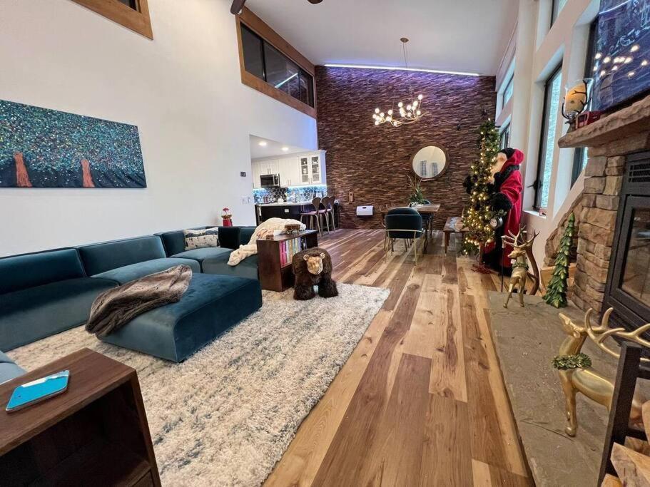 Chalet Gondola Chalet -new Luxury 5 Bdrm @ Canyon Lodge, Steam