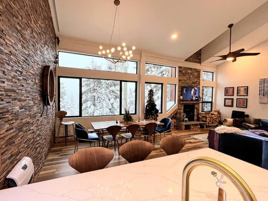 Gondola Chalet -new Luxury 5 Bdrm @ Canyon Lodge, Steam Mammoth Lakes