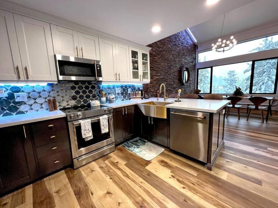 Gondola Chalet -new Luxury 5 Bdrm @ Canyon Lodge, Steam * Mammoth Lakes